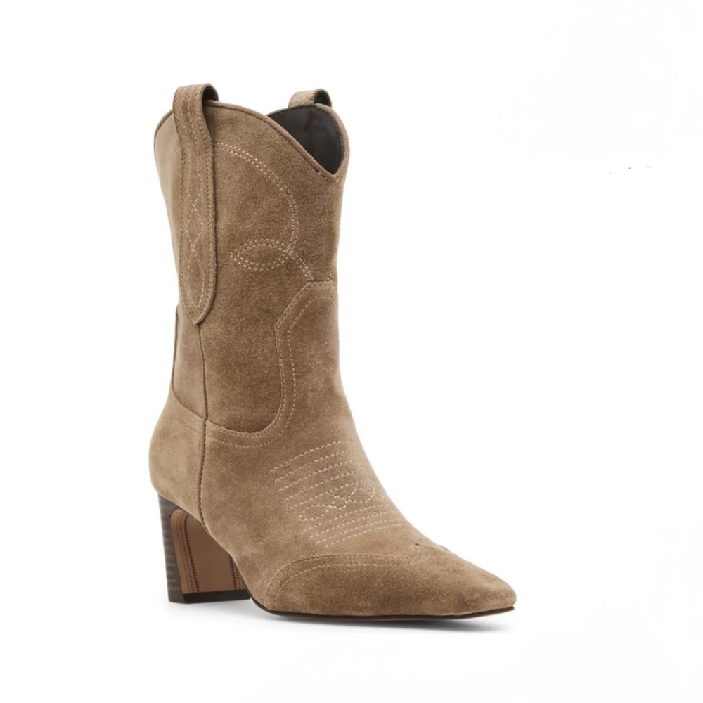 Steve Madden
Josefine Western Boots in color: Taupe Sued size 8.5 women western